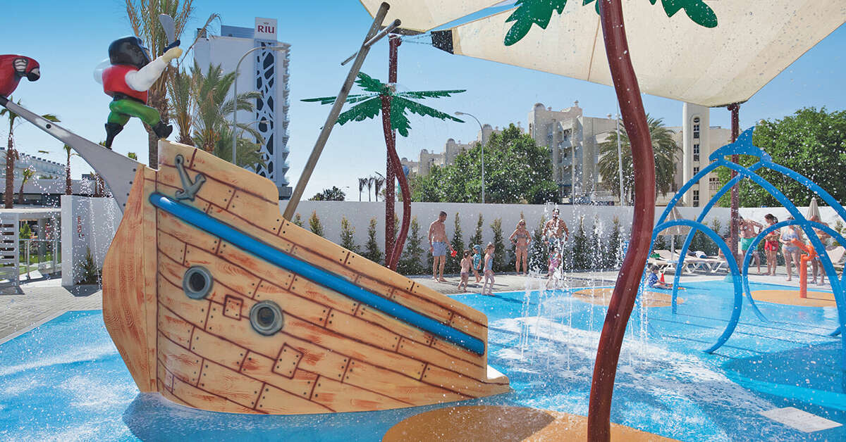 Een foto van het zwembad bij Riu Costa del Sol