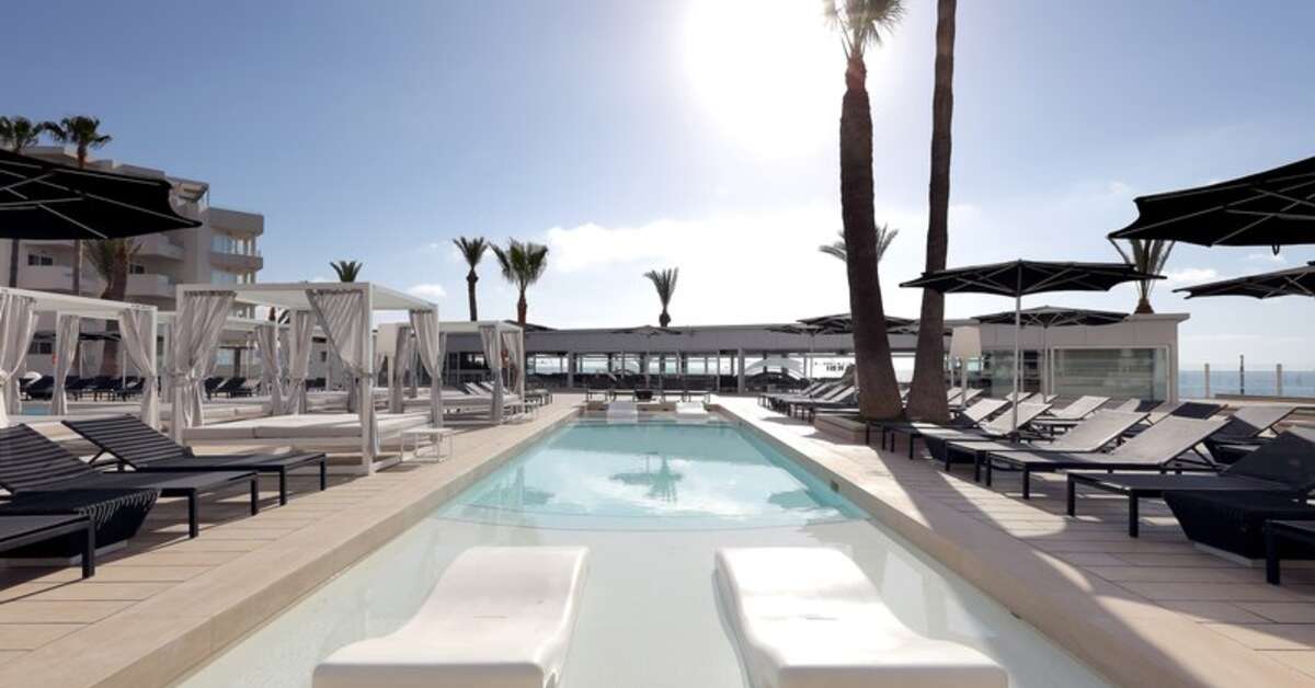 Een foto van het zwembad bij Hotel Garbi Ibiza & Spa