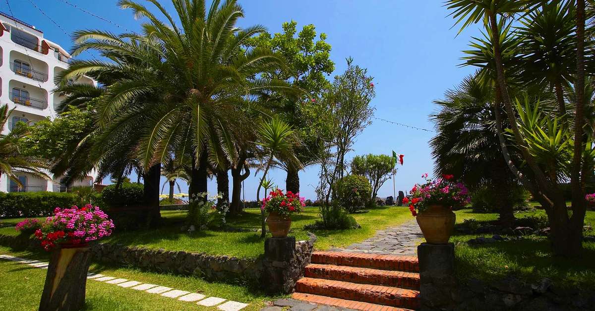 Ein Foto von der Terrasse im Delta Hotels Giardini Naxos