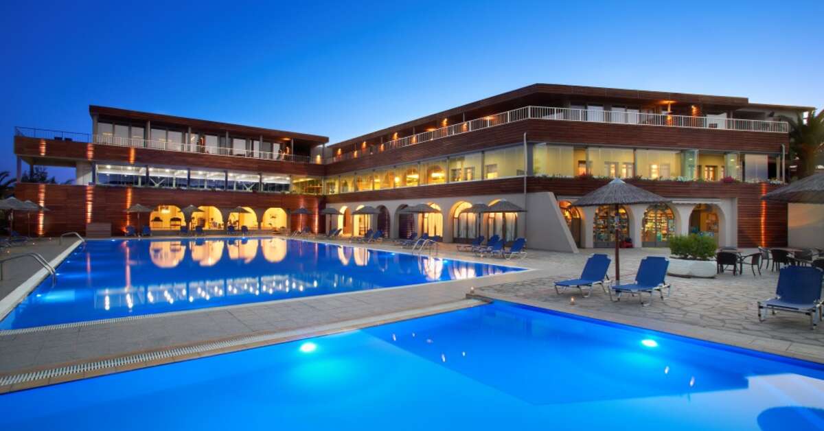 Een foto van het zwembad bij Blue Dolphin Hotel