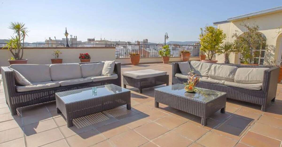 Een foto van het terras bij Hotel Lloret Santa Rosa
