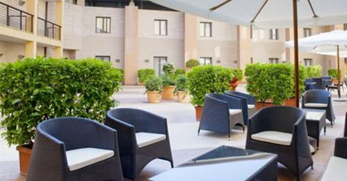 Een foto van het terras bij B&B Hotel Roma Tuscolana San Giovanni