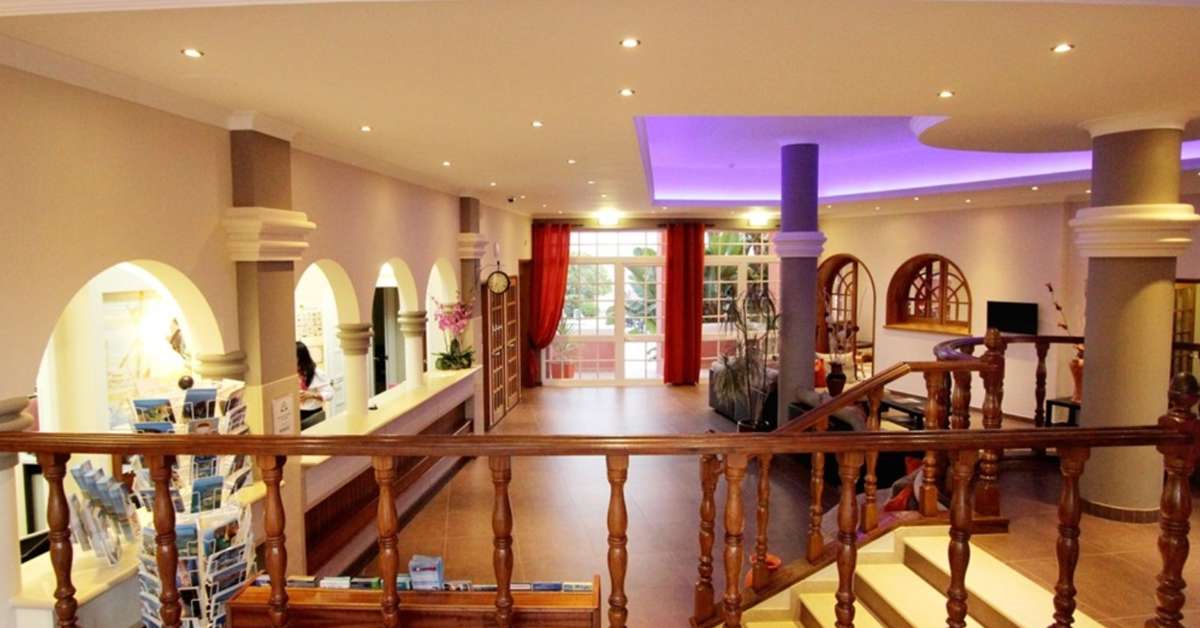 Een foto van het interieur van Hotel Belavista Da Luz