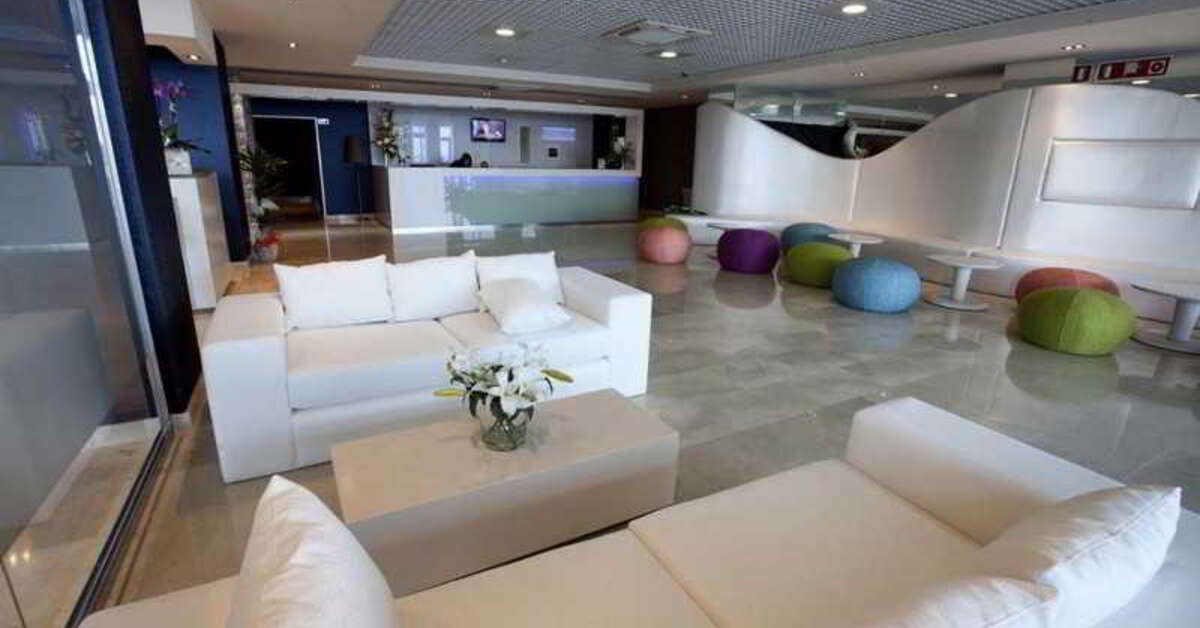 Een foto van het interieur van Hotel Allon Mediterrania