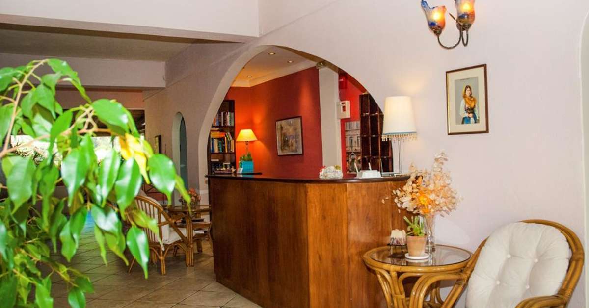 Een foto van het interieur van Alonakia Hotel