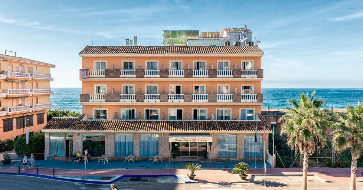Een foto van de buitenkant van Hotel Santa Rosa