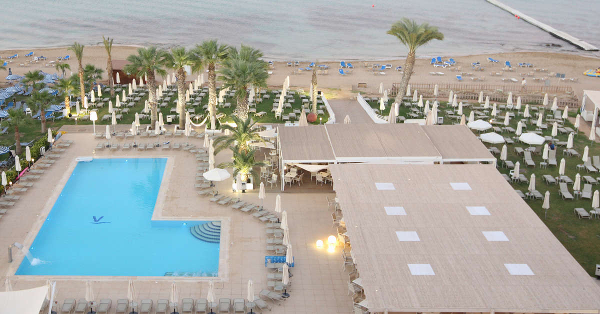 Ein Foto vom Pool im Vrissiana Beach Hotel
