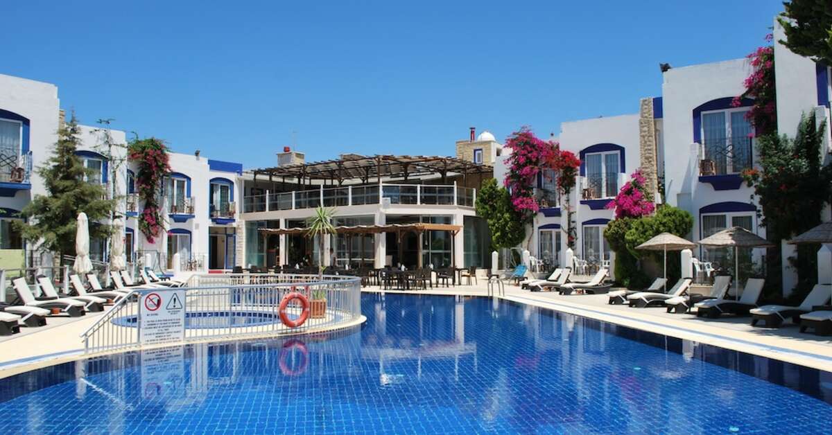 Een foto van het zwembad bij Serpina Hotel