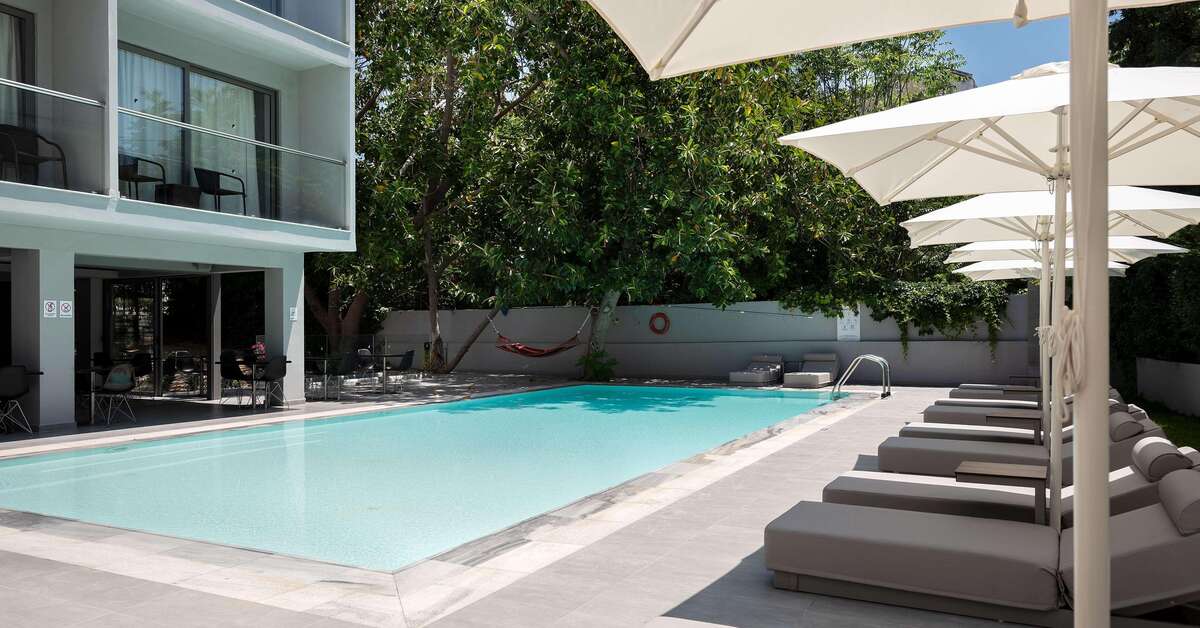 Een foto van het zwembad bij Oktober Downtown Boutique Hotel