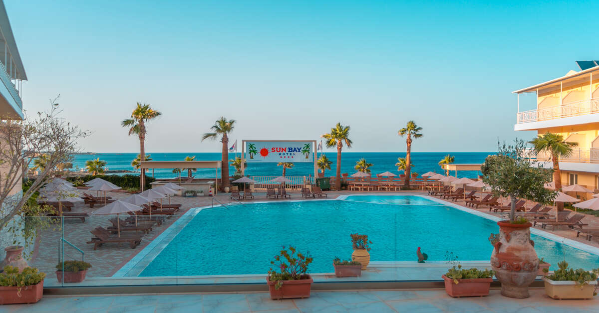 Een foto van het zwembad bij Sun Bay Hotel
