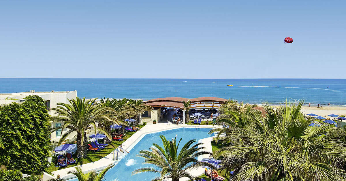 Ein Foto vom Pool im Eva Bay Hotel