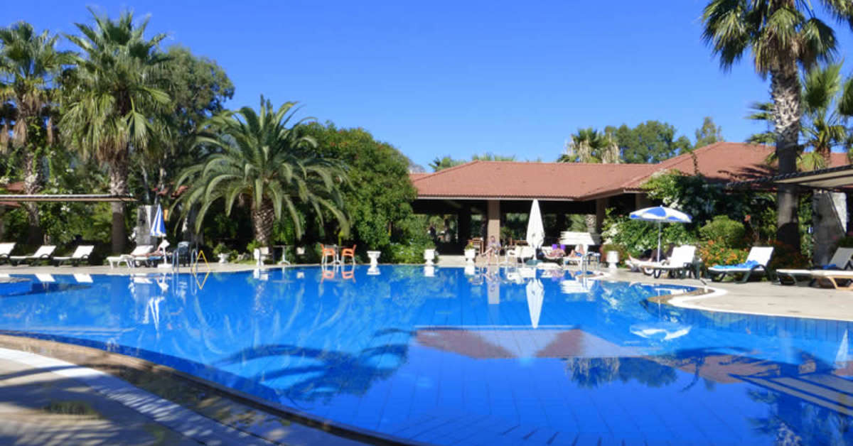 Een foto van het zwembad bij Holiday Calbis