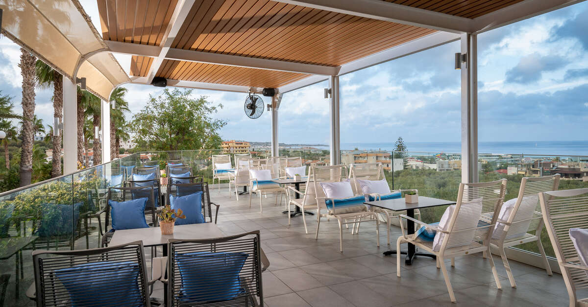 Een foto van het terras bij Royal & Imperial Belvedere Resort