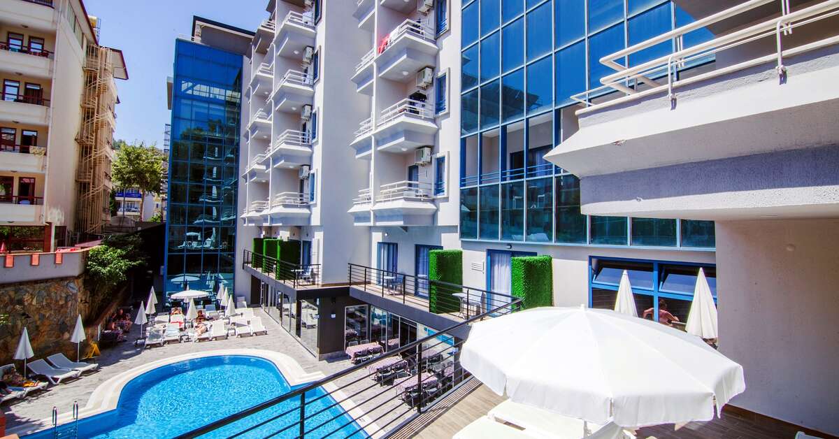 Een foto van het zwembad bij Ramira City Hotel
