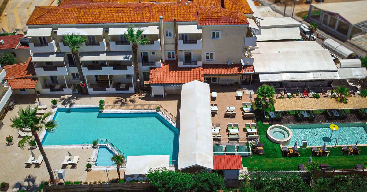 Ein Foto vom Pool im Philoxenia Hotel Malia