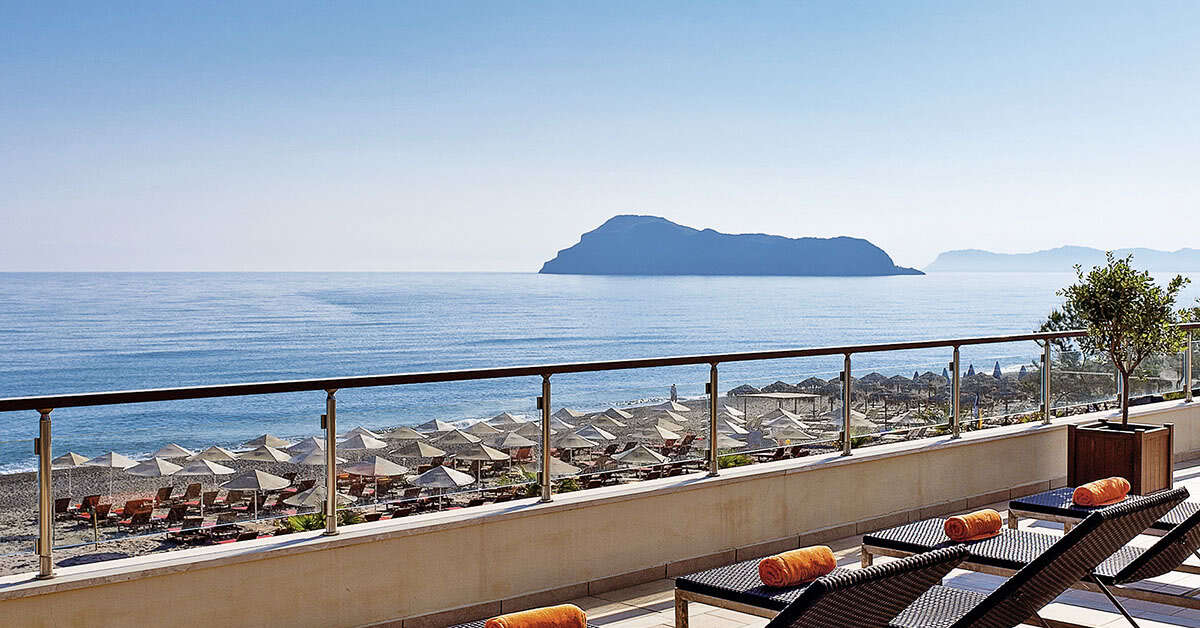 Een foto van het terras bij Minoa Palace Resort & Spa