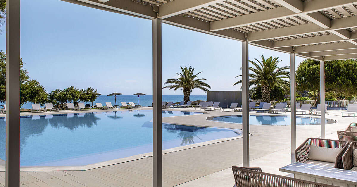 Een foto van het zwembad bij The Bay Hotel & Suites