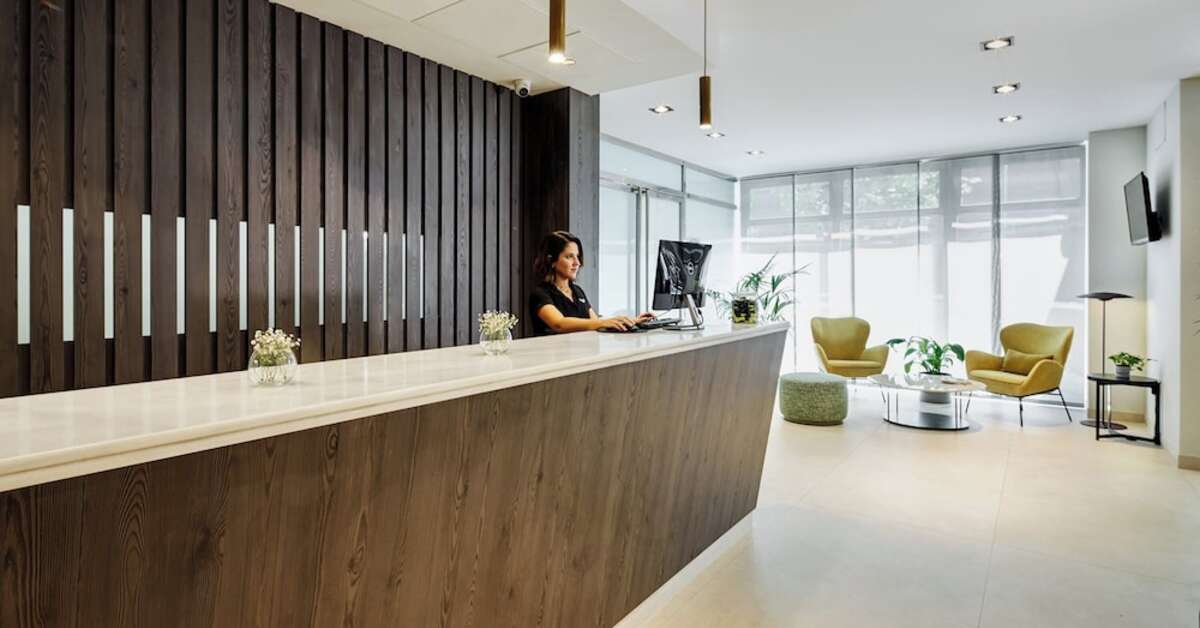 Een foto van het interieur van Sercotel Madrid Aeropuerto