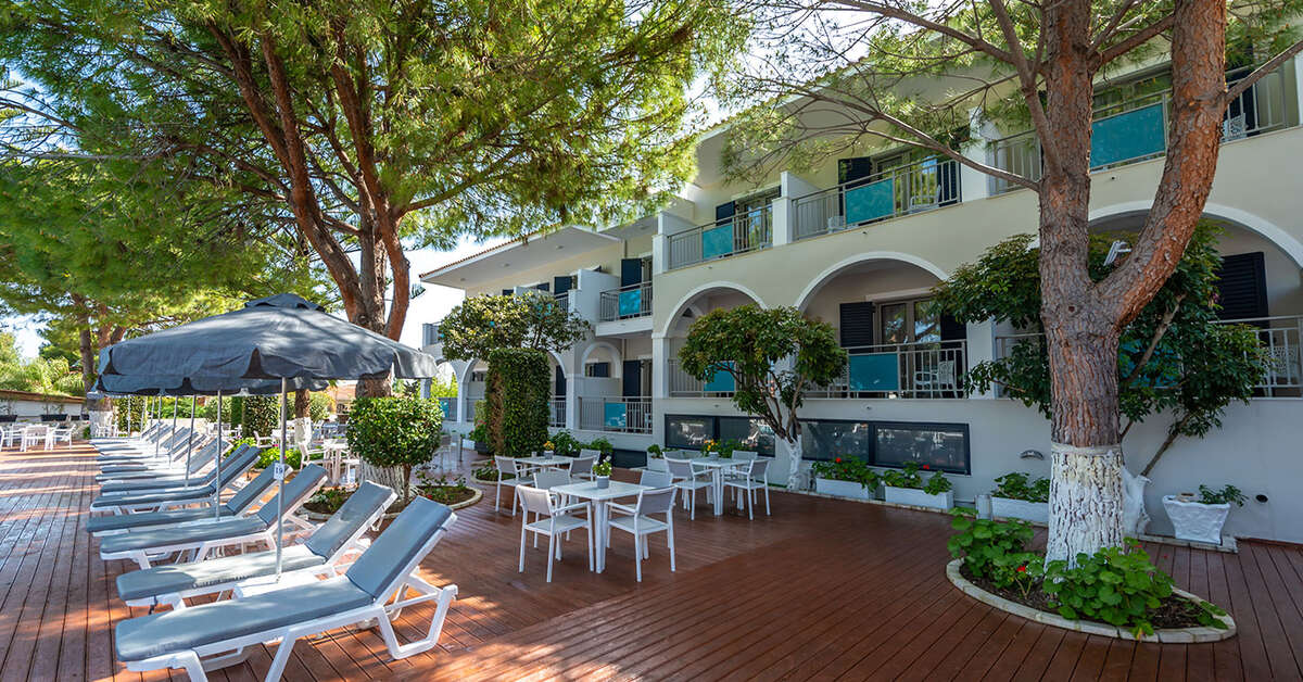 Een foto van het terras bij Contessa Hotel