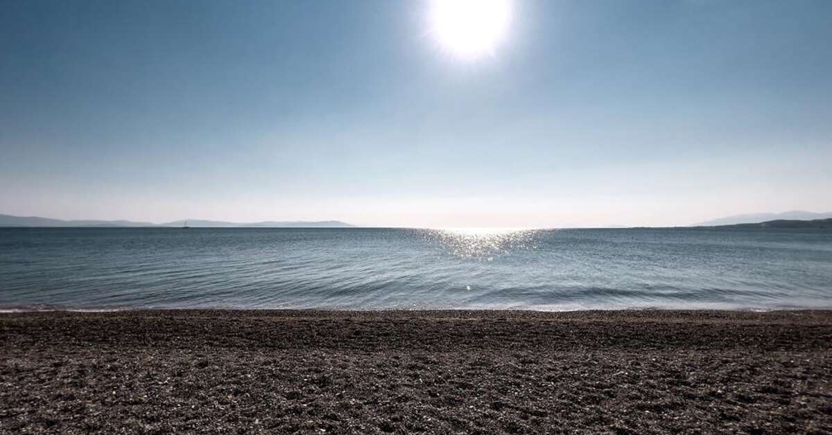 Een foto van het strand bij Theros All Suite Hotel