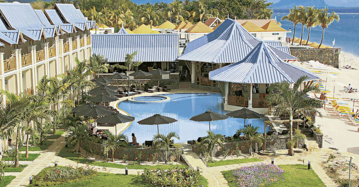 Een foto van het zwembad bij Pearle Beach Resort & Spa