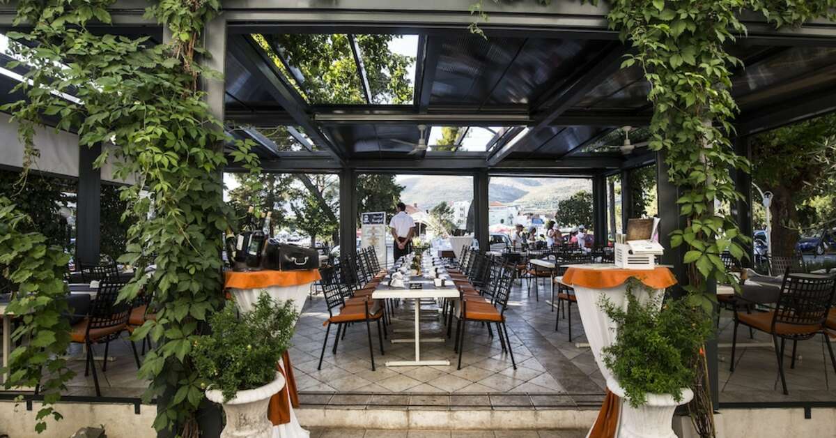 Ein Foto von der Terrasse im Heritage Hotel Pasike