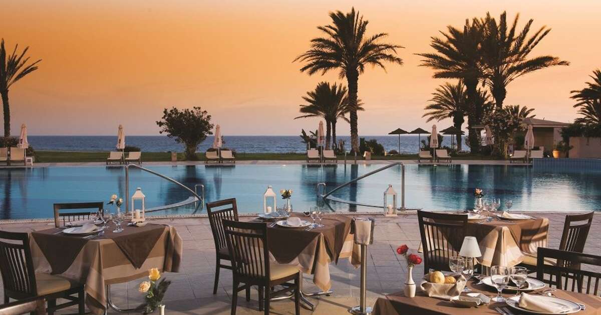 Een foto van de faciliteiten bij Constantinou Bros Athena Beach Hotel