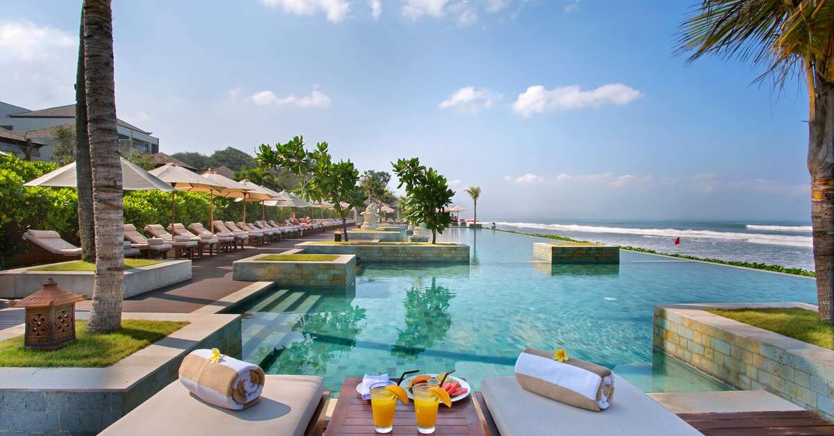 Een foto van het zwembad bij The Seminyak Beach Resort & Spa