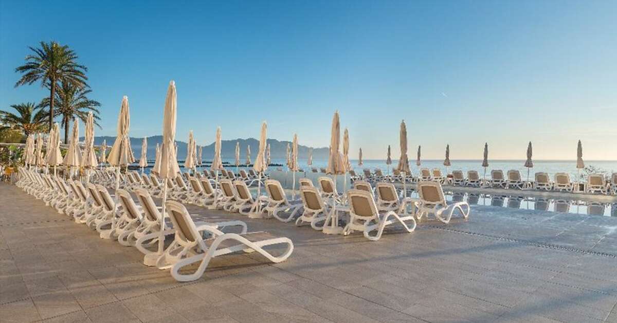 Een foto van het zwembad bij Hotel Atolon & Kaafu Beach Club