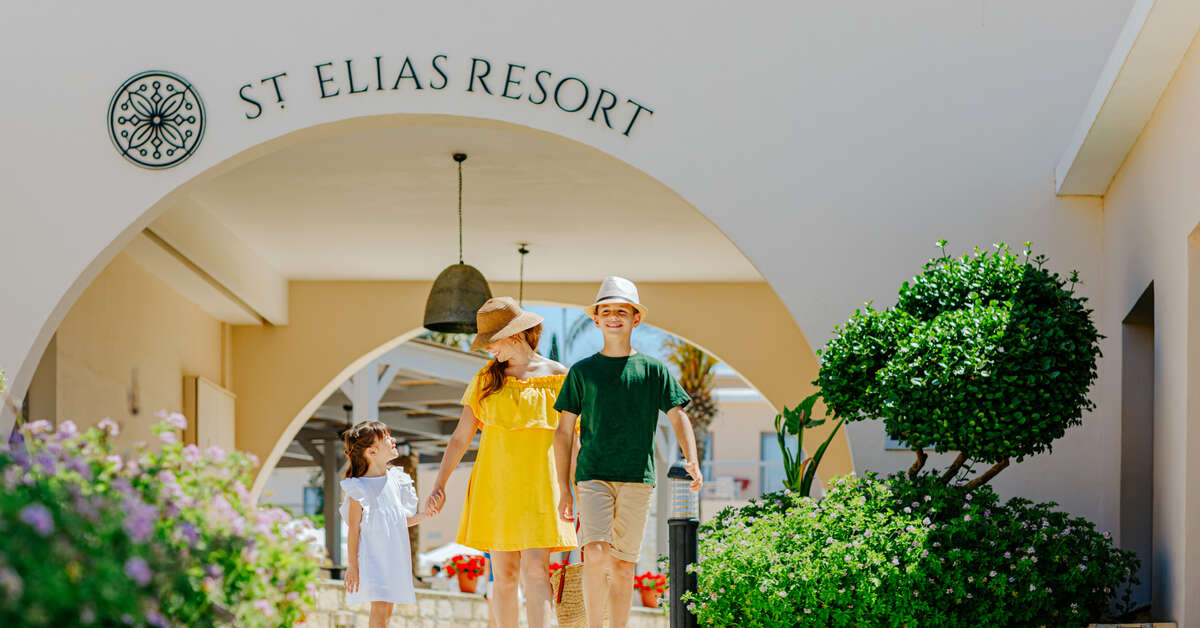 Ein Foto von der Außenansicht des Louis St. Elias Resort & Waterpark