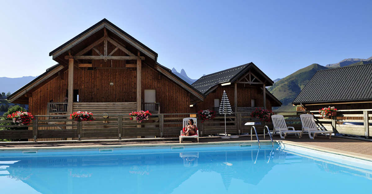Een foto van het zwembad bij Les Chalets des Ecourt