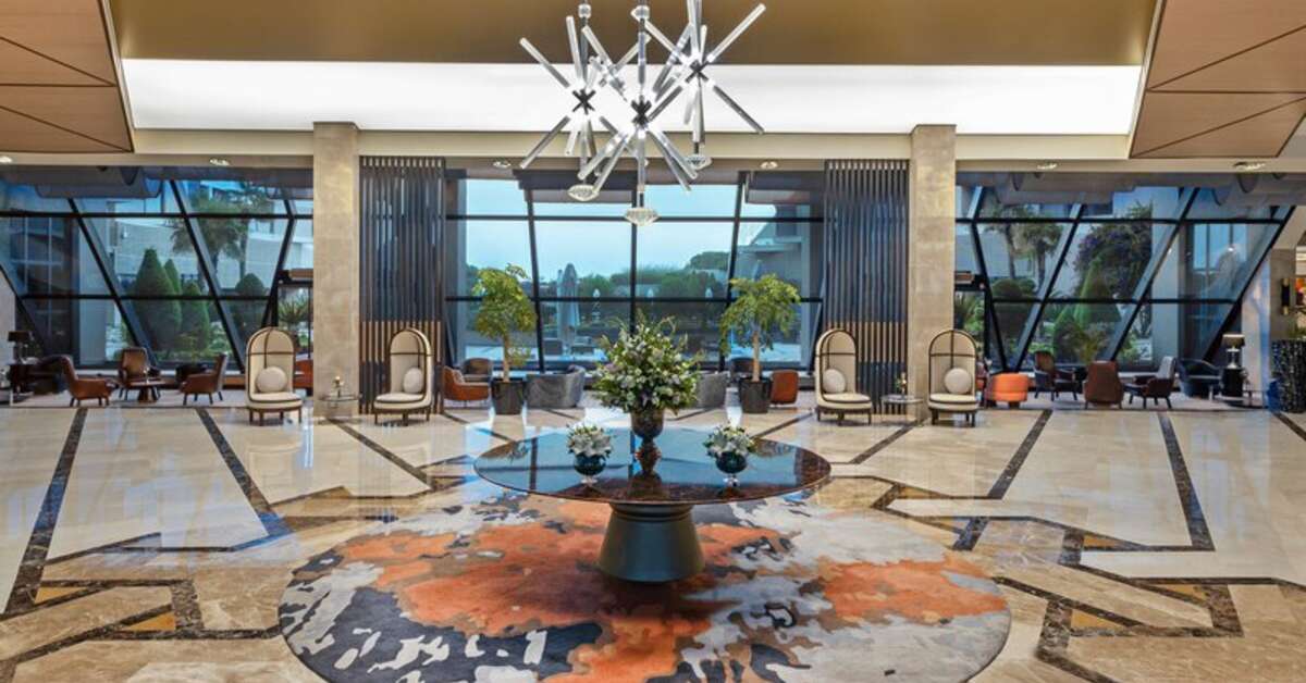 Een foto van het interieur van Susesi Luxury Resort