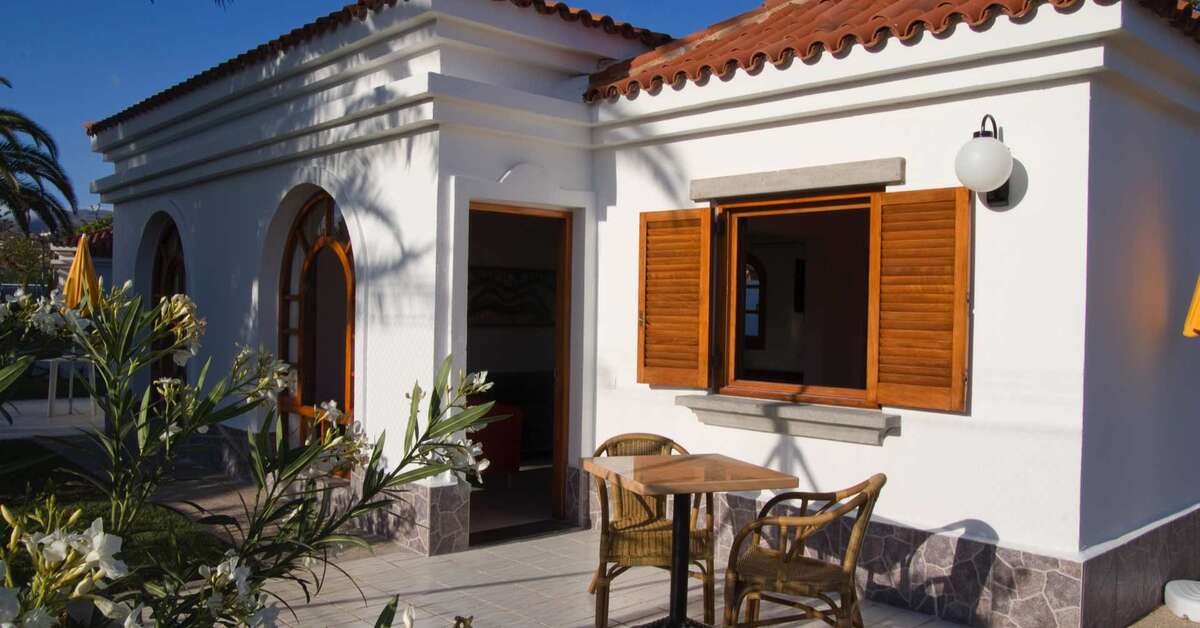 Een foto van de buitenkant van Suite Hotel Jardin Dorado