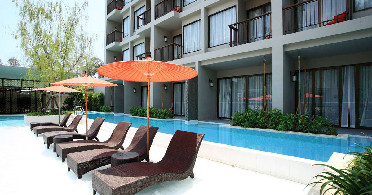 Een foto van het zwembad bij Proud Phuket Hotel