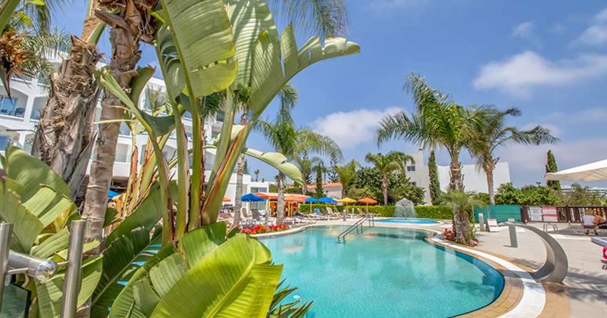 Ein Foto vom Pool im Anesis Hotel