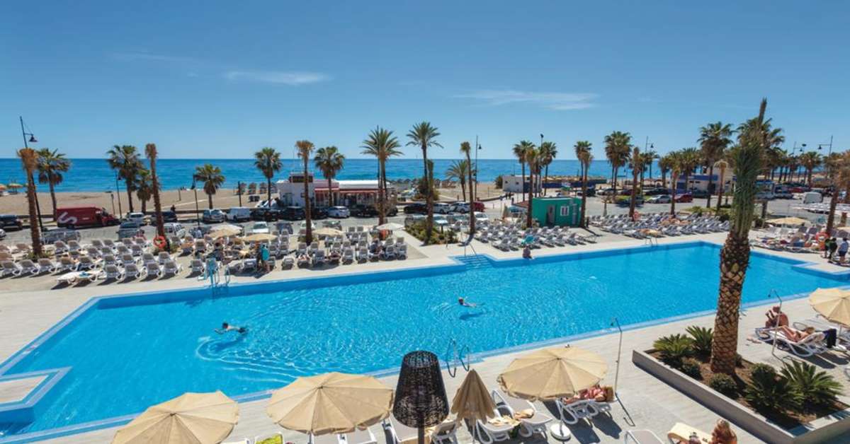 Een foto van het zwembad bij Riu Costa del Sol