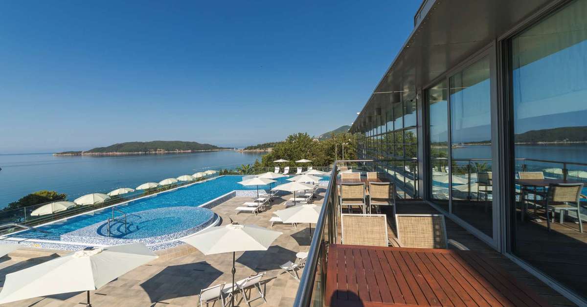 Een foto van het terras bij Eurostars Queen of Montenegro