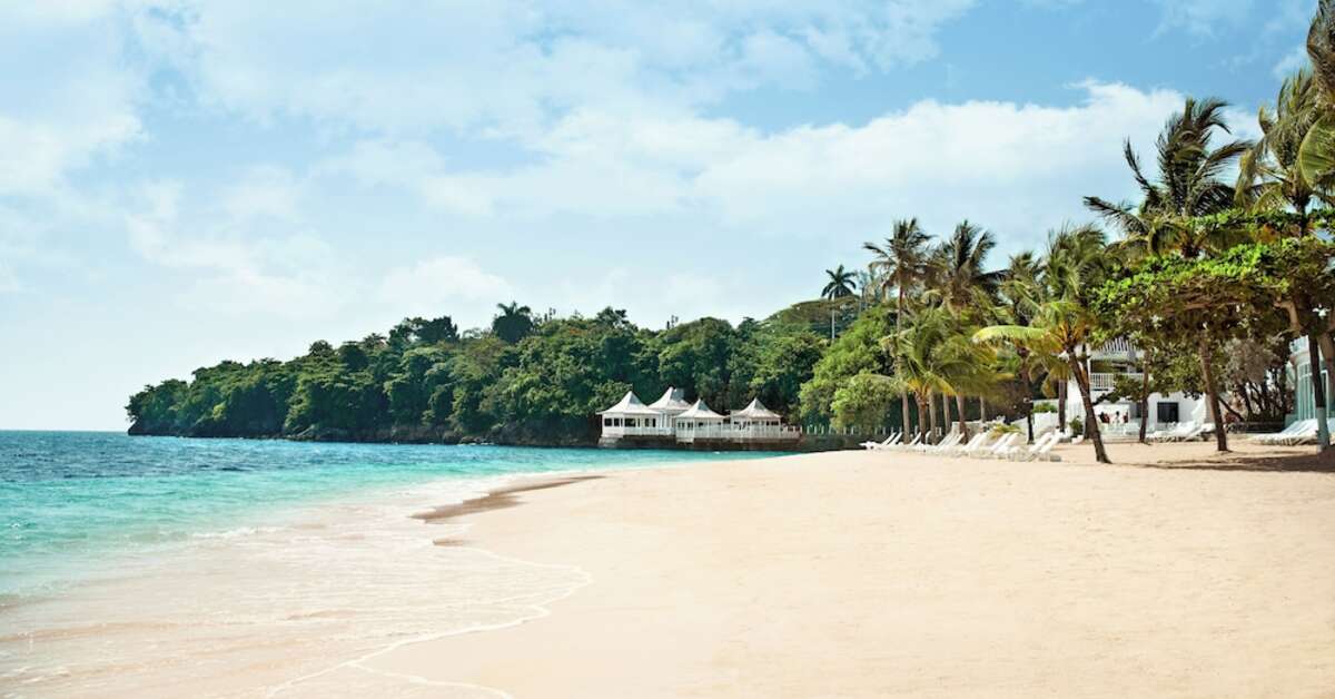 Een foto van het strand bij Couples Tower Isle