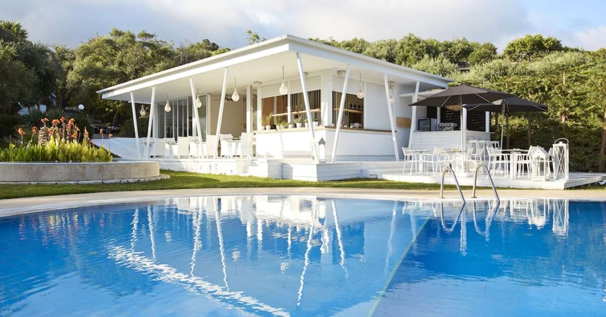 Een foto van het zwembad bij Mr & Mrs White Corfu