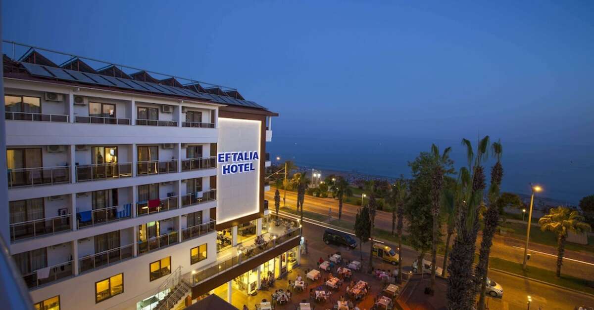 Een foto van de buitenkant van Eftalia Downtown Hotel