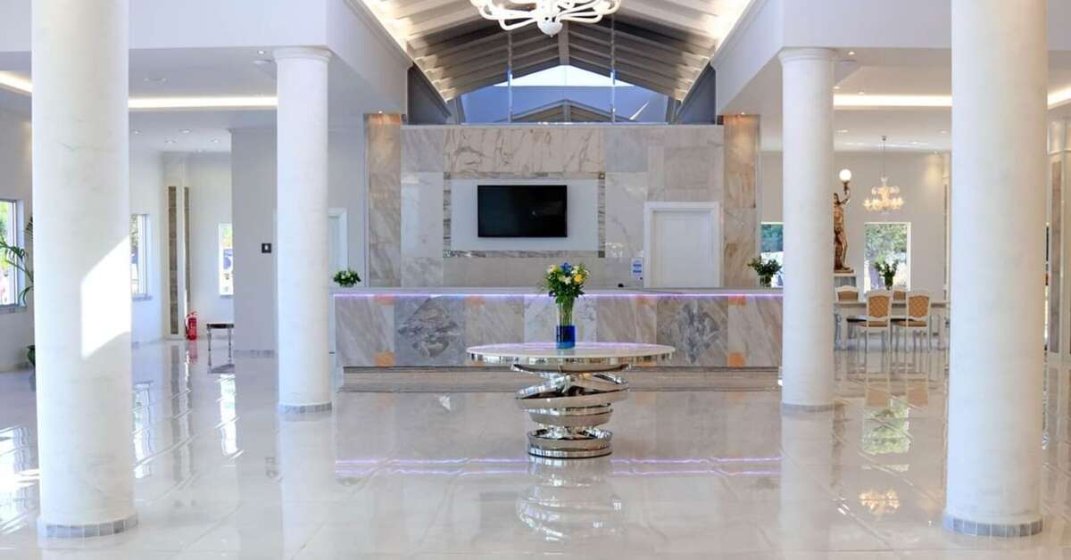 Een foto van het interieur van Sandy Beach & Villas