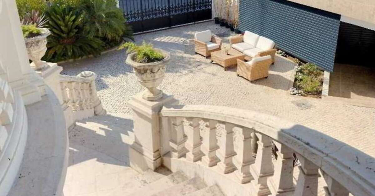 Een foto van het terras bij Hotel Inglaterra