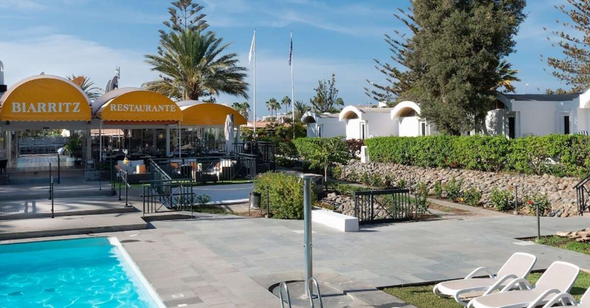 Een foto van het zwembad bij Cordial Biarritz
