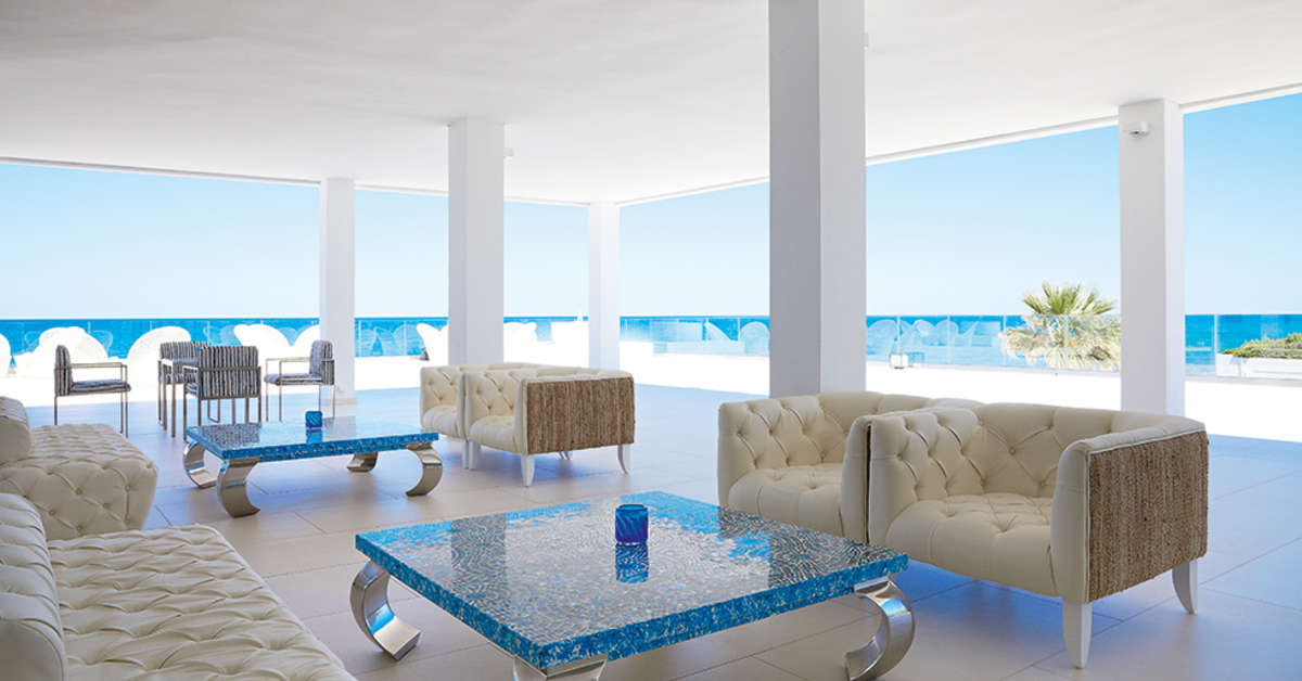 Een foto van het interieur van Grecotel Lux Me White Palace