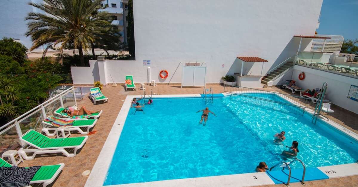 Een foto van het zwembad bij Hotel Amic Miraflores