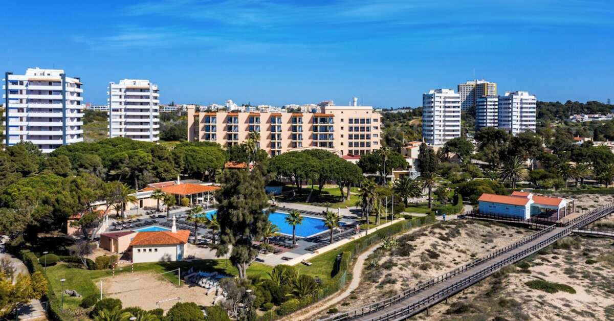 Ein Foto von der Außenansicht des Pestana Dom Joao II