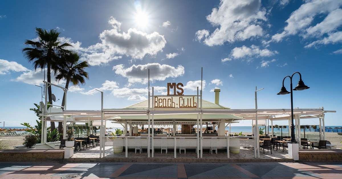 Een foto van het terras bij MS Tropicana