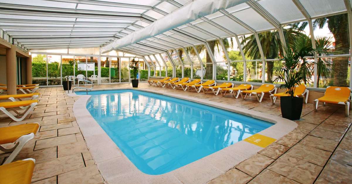 Een foto van het zwembad bij Guitart Central Park Aqua Resort
