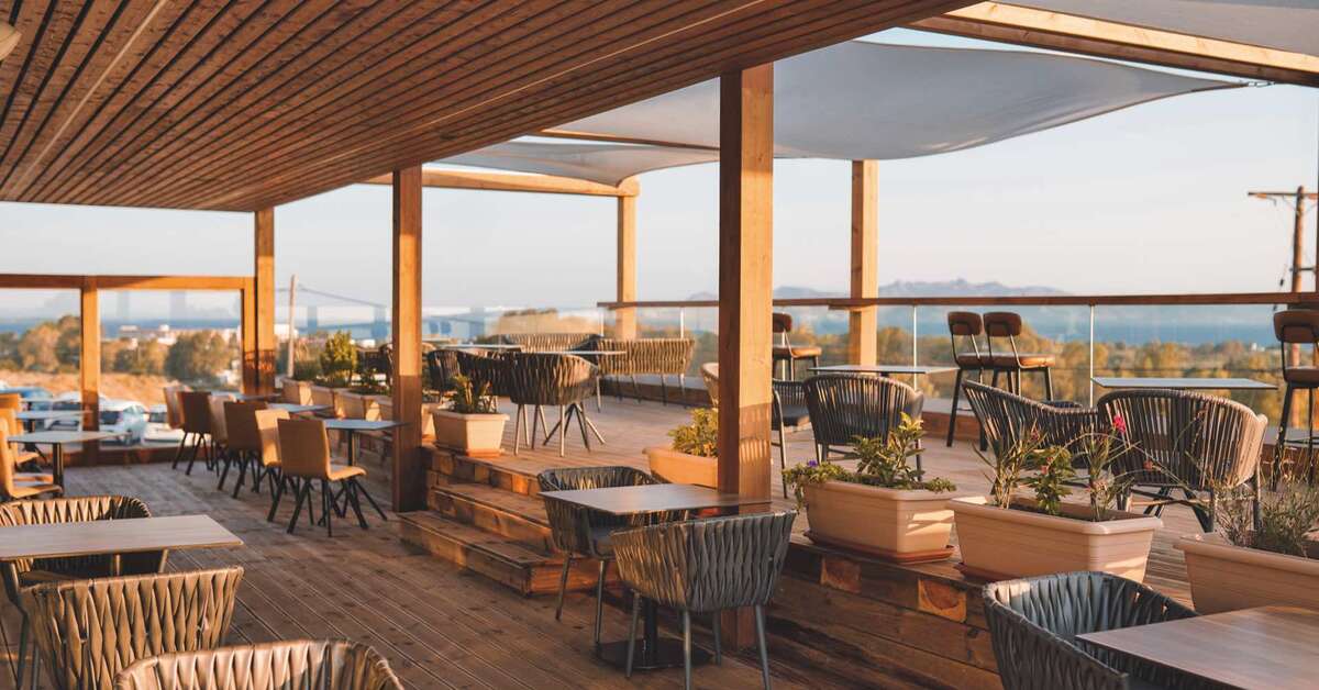Een foto van het terras bij Harmony Crest Resort & Spa