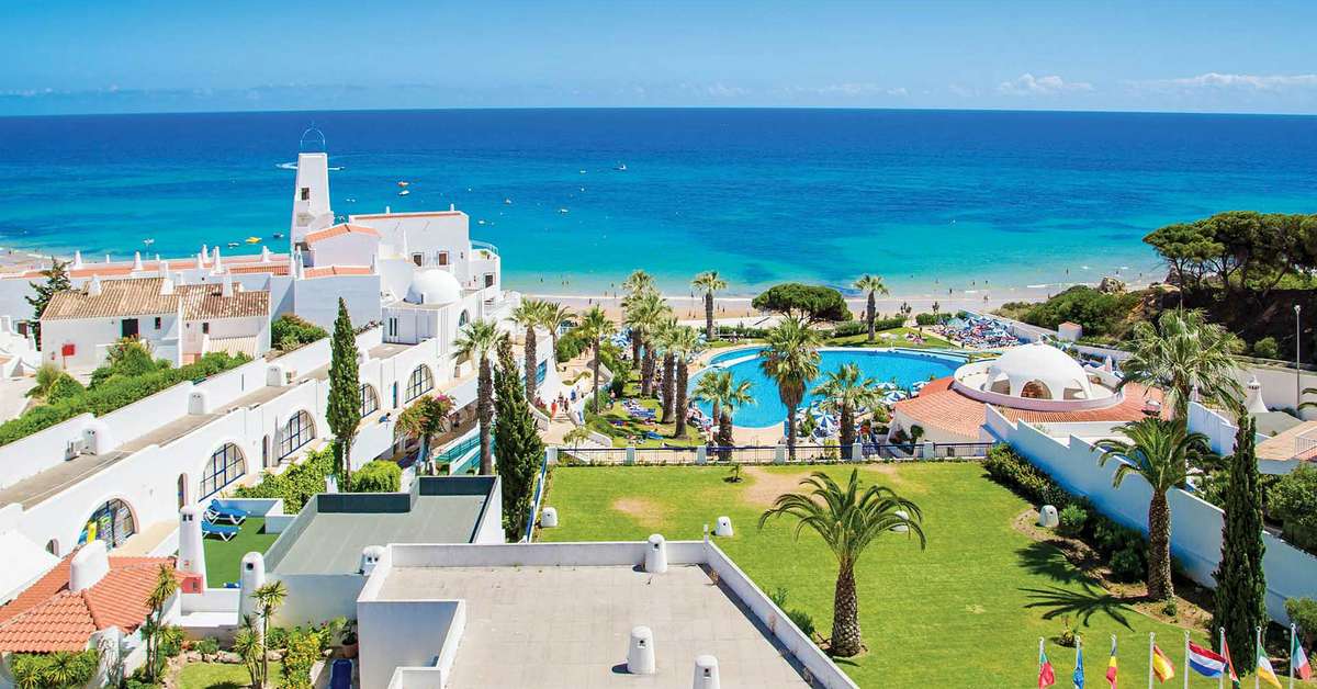 Een foto van het zwembad bij Grand Muthu Oura View Beach Club